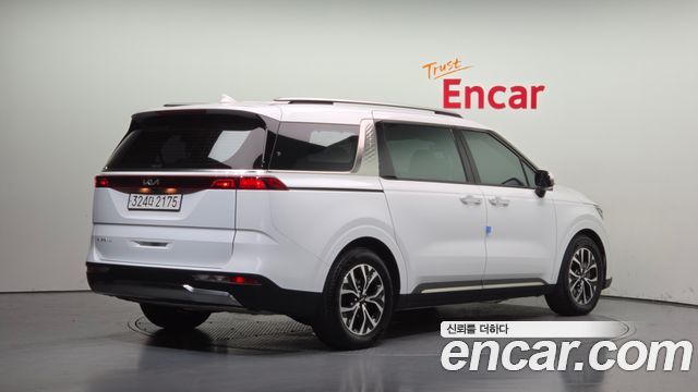 Kia Canival 2023 — photo 2