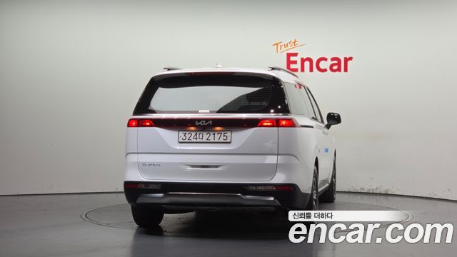 Kia Canival 2023 — photo 4