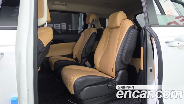 Kia Canival 2023 — photo 17