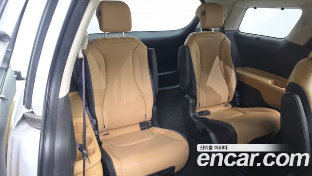 Kia Canival 2023 — photo 18