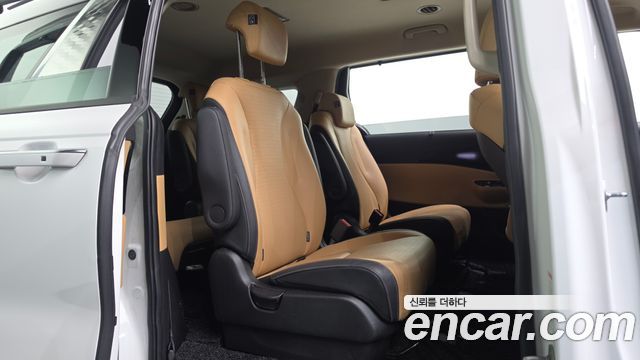 Kia Canival 2023 — photo 19