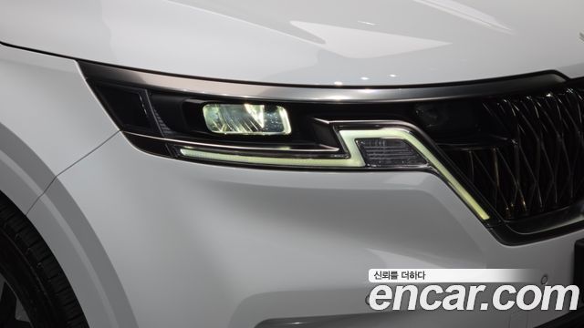 Kia Canival 2023 — photo 8
