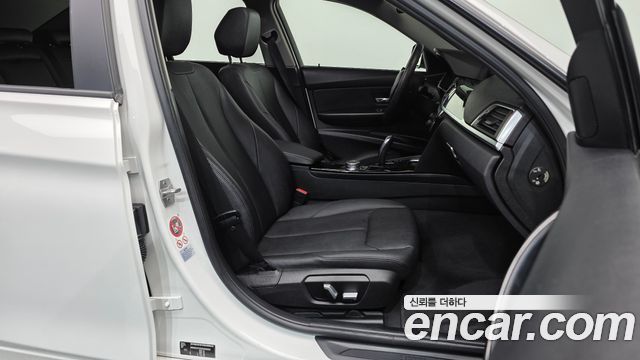 BMW 3-Series 2016 — photo 11
