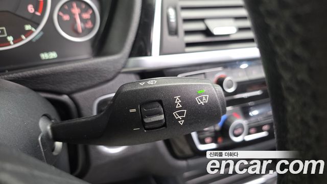 BMW 3-Series 2016 — photo 16