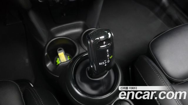Mini Cooper 2019 — photo 9