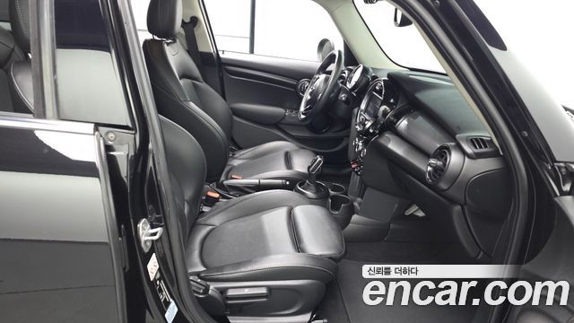 Mini Cooper 2019 — photo 11