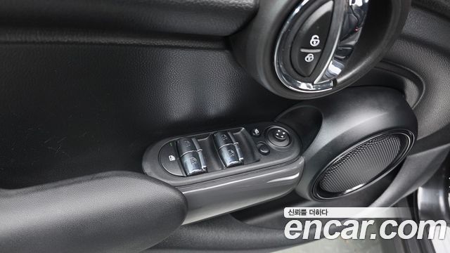 Mini Cooper 2019 — photo 19
