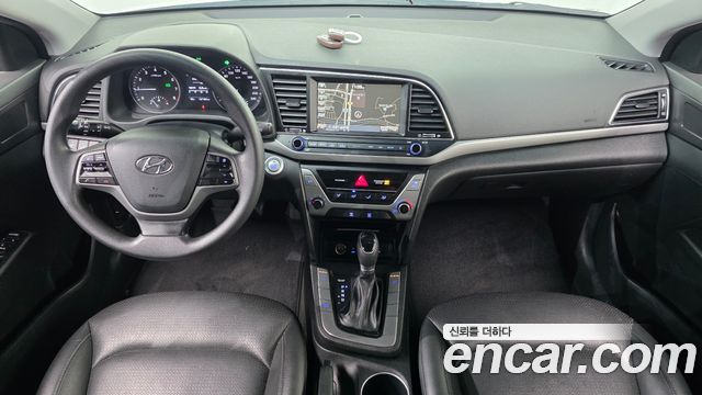 Hyundai AVANTE 2018 — photo 10