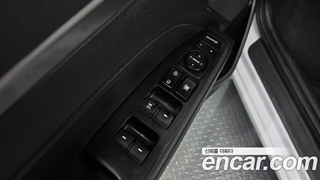 Hyundai AVANTE 2018 — photo 18
