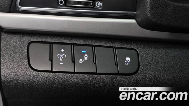 Hyundai AVANTE 2018 — photo 19