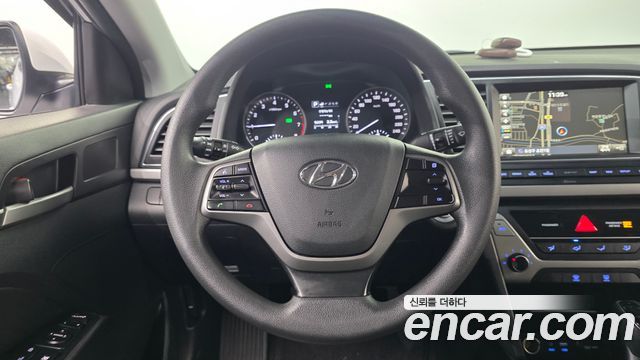 Hyundai AVANTE 2018 — photo 21