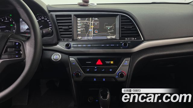 Hyundai AVANTE 2018 — photo 23