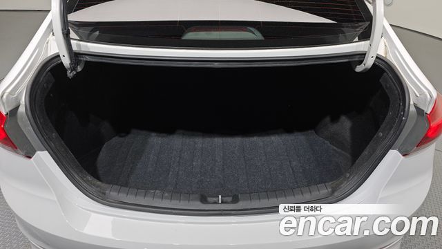 Hyundai AVANTE 2018 — photo 26