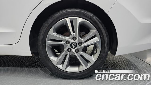 Hyundai AVANTE 2018 — photo 7