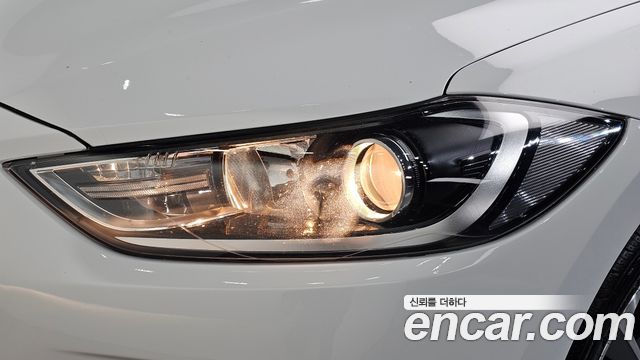 Hyundai AVANTE 2018 — photo 8