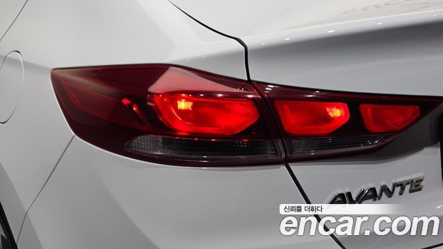 Hyundai AVANTE 2018 — photo 9