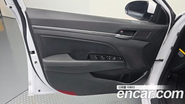 Hyundai AVANTE 2018 — photo 14