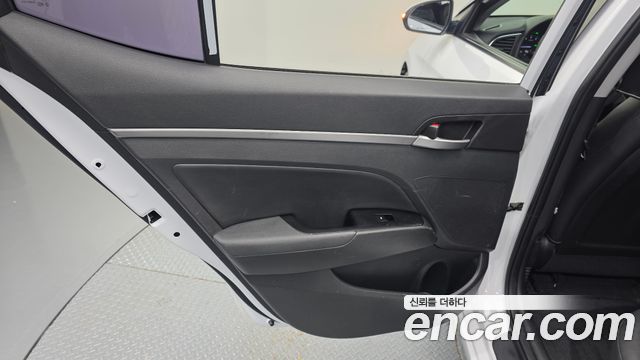 Hyundai AVANTE 2018 — photo 15