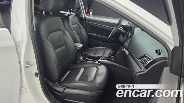 Hyundai AVANTE 2018 — photo 16