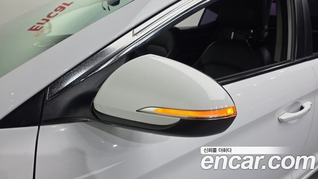 Hyundai AVANTE 2018 — photo 28