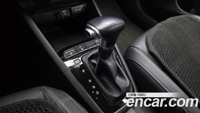 Kia Stonic 2018 — photo 9