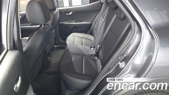 Kia Stonic 2018 — photo 12
