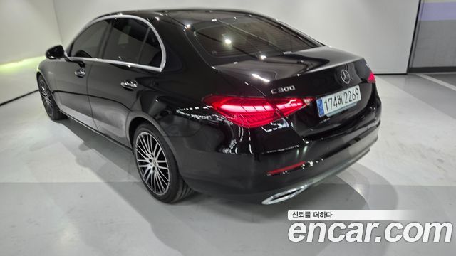 Mercedes-Benz C-Class 2024 — photo 3