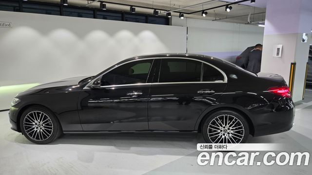 Mercedes-Benz C-Class 2024 — photo 8