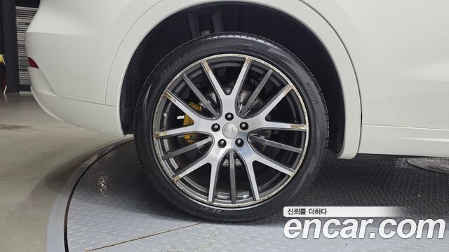 Maserati Levante 2017 — photo 5