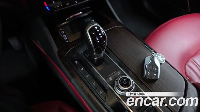 Maserati Levante 2017 — photo 9