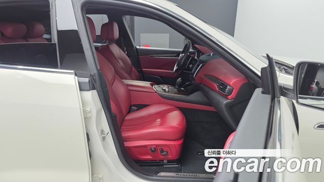 Maserati Levante 2017 — photo 11