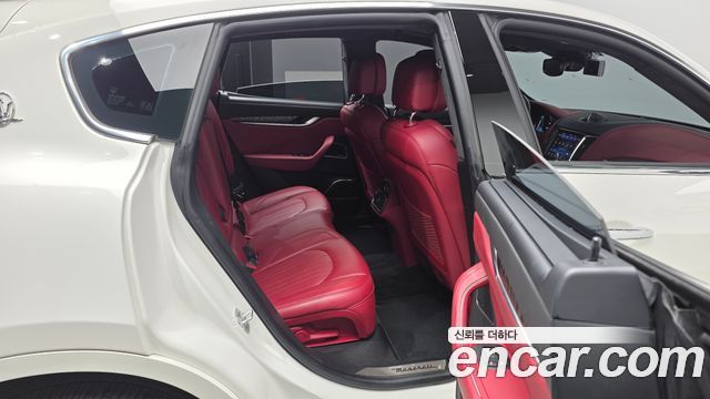 Maserati Levante 2017 — photo 12