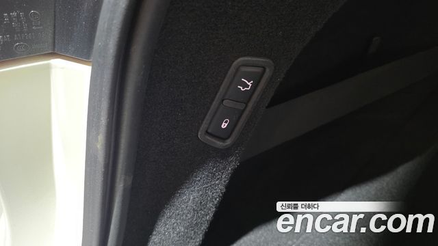 Maserati Levante 2017 — photo 20