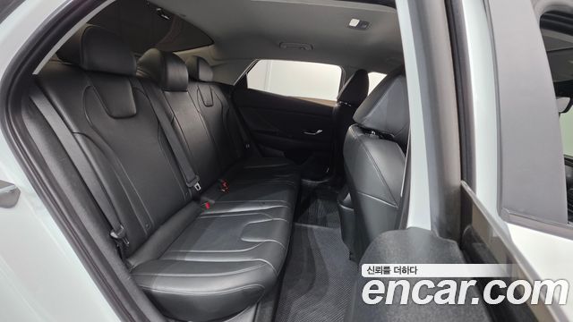 Hyundai AVANTE 2023 — photo 18
