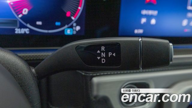 Mercedes-Benz G-Class 2025 — photo 18