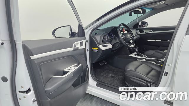 Hyundai AVANTE 2019 — photo 10
