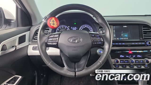 Hyundai AVANTE 2019 — photo 15