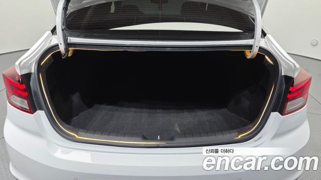 Hyundai AVANTE 2019 — photo 18
