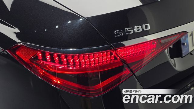Mercedes-Benz S-Class 2022 — photo 9