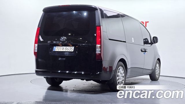 Hyundai Staria 2023 — photo 2