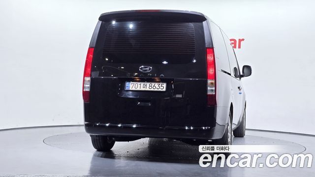 Hyundai Staria 2023 — photo 4