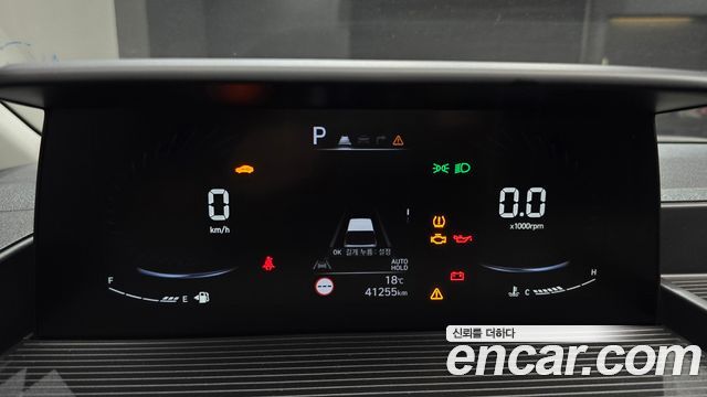 Hyundai Staria 2023 — photo 11