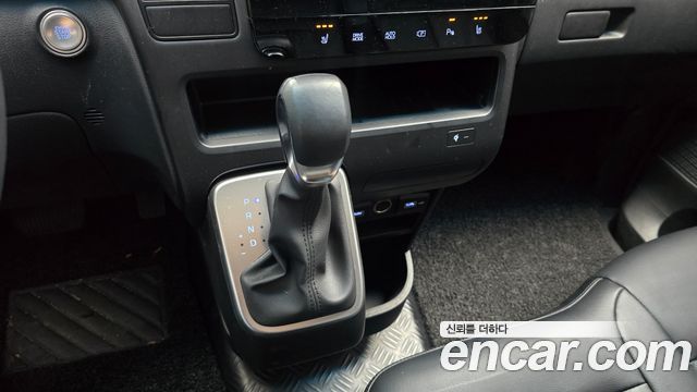 Hyundai Staria 2023 — photo 12