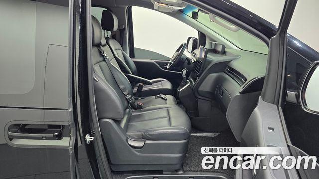 Hyundai Staria 2023 — photo 16