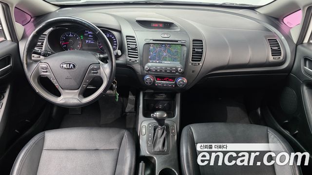 Kia K3 2015 — photo 10