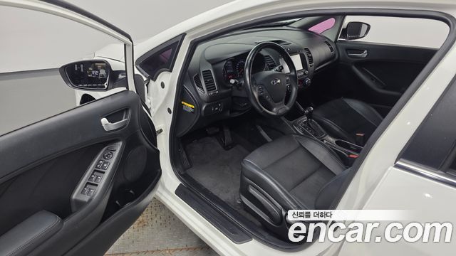 Kia K3 2015 — photo 13