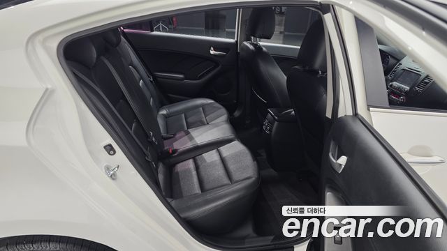 Kia K3 2015 — photo 18