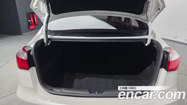 Kia K3 2015 — photo 22