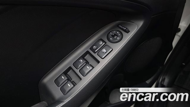 Kia K3 2015 — photo 26