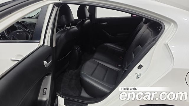 Kia K3 2015 — photo 16